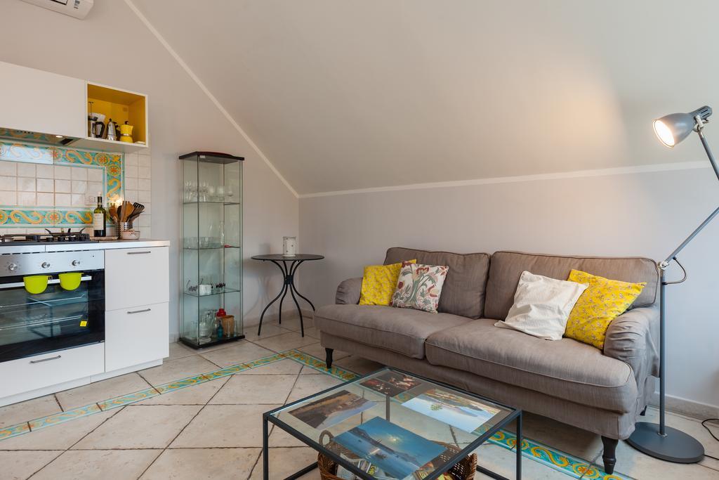 Bright Rooftop By Napoliapartments ภายนอก รูปภาพ